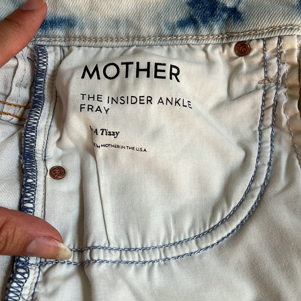 Mother, the insider ankle fray – in a tizzy - Picture 4 of 6